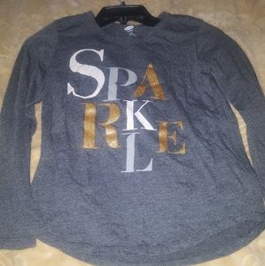 grey long sleeve shirt